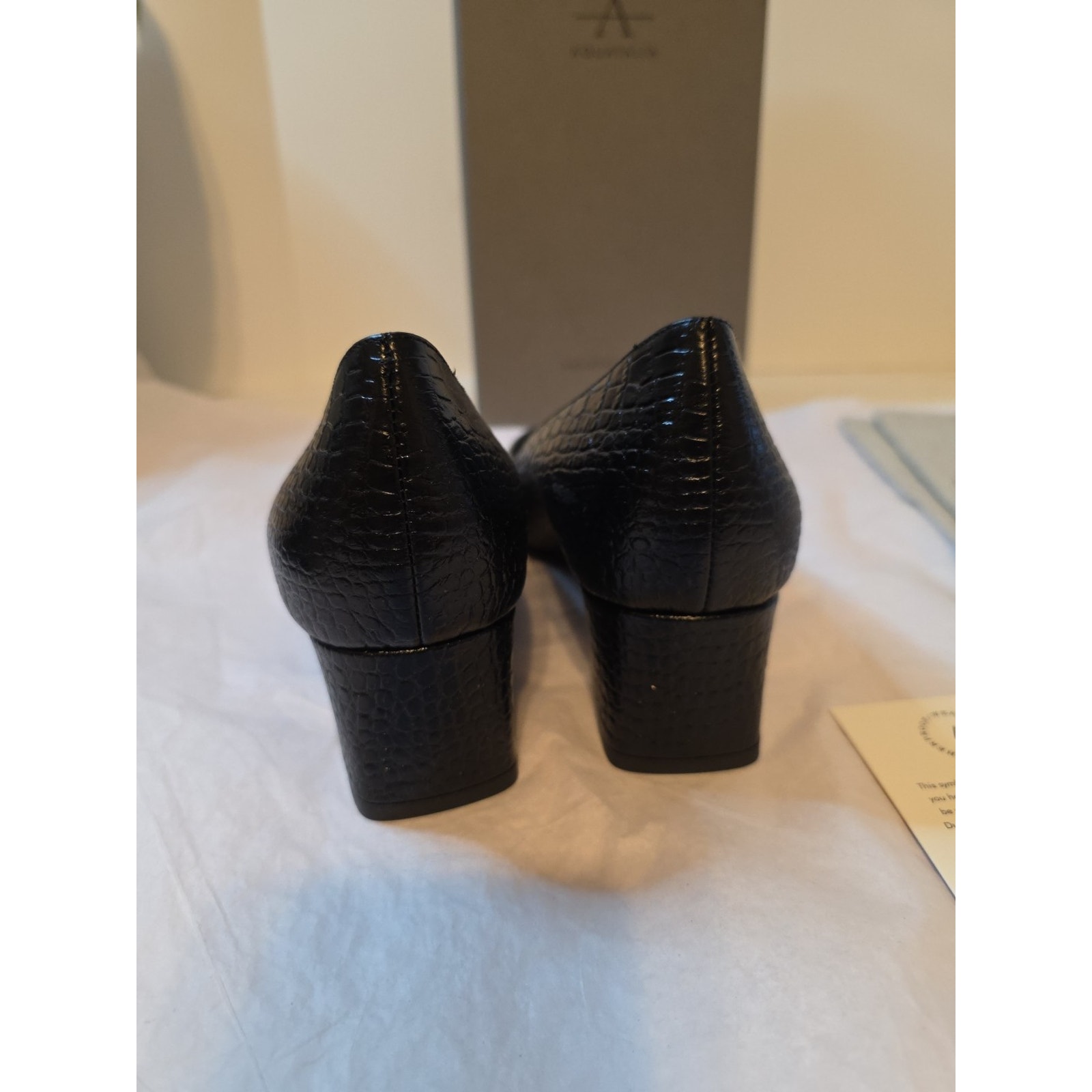 Aquatalia Pumps Womens Us Size 9 Croc Embossed Black Leather Waterproof Italy — image 5 of 8